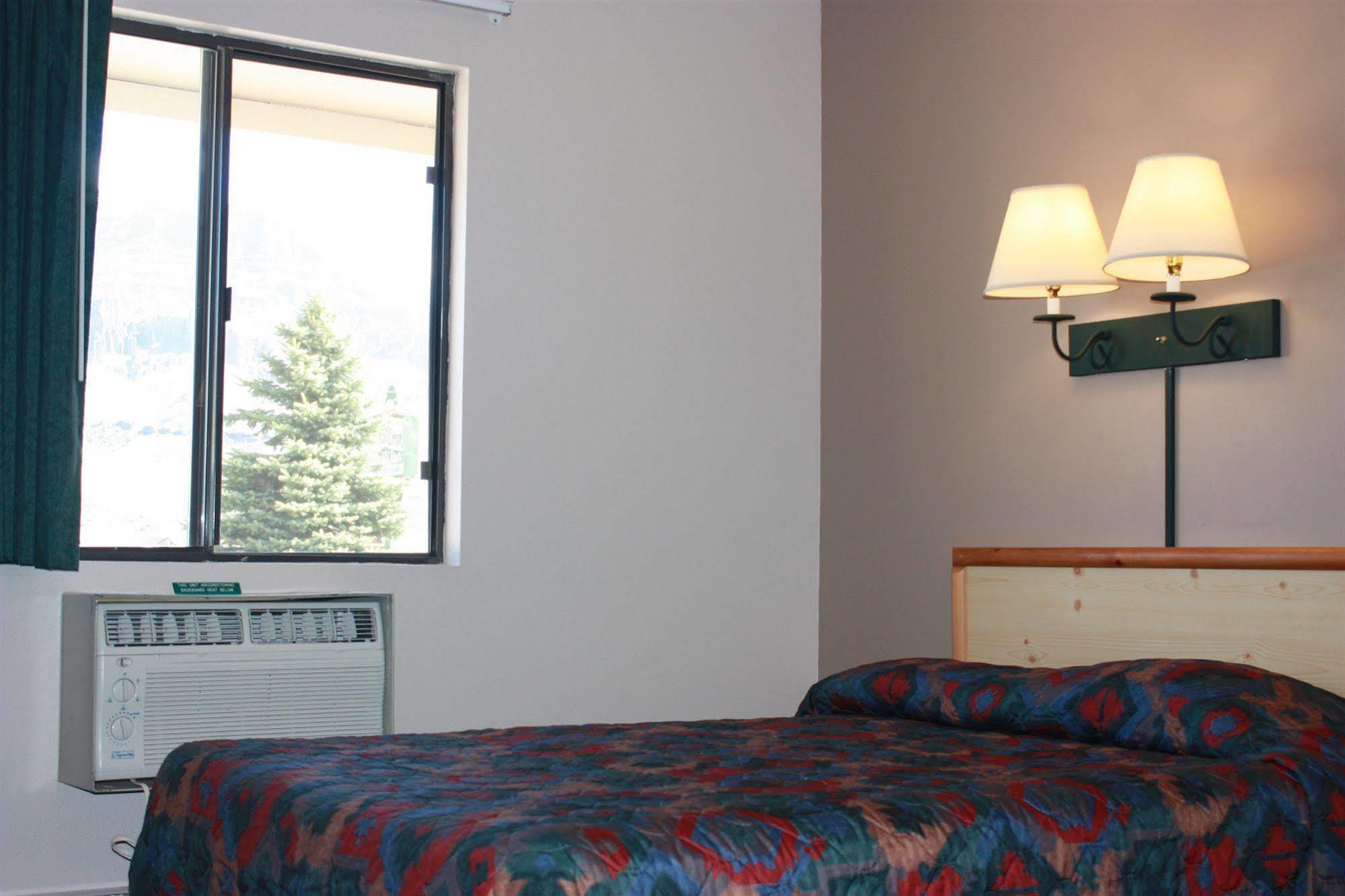 Green Creek Inn And Rv Park Wapiti Exterior foto